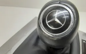 Mercedes-Benz E W212 Vaihdevivun/vaihtajan verhoilu nahka/nuppi A2042671510