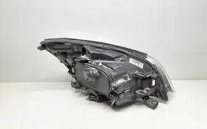 Volvo V60 Lampa przednia 31299992