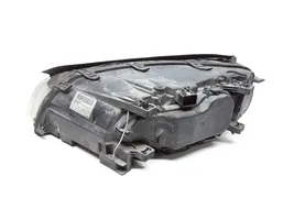 Volvo V70 Lampa przednia 31214354