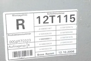 Mercedes-Benz B W245 Elektryczny podnośnik szyby drzwi tylnych A1697301679