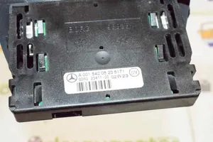 Mercedes-Benz SLK AMG R171 Monitori/näyttö/pieni näyttö A0015420823