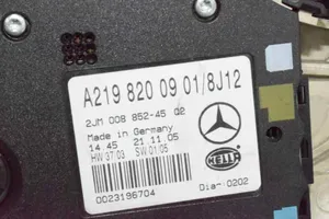 Mercedes-Benz CLS C218 AMG Garniture de console d'éclairage de ciel de toit A2198200001