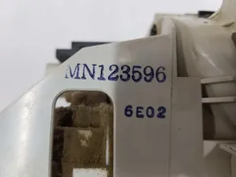 Mitsubishi L200 Ilmastoinnin ohjainlaite MN123596