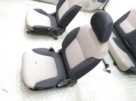 Mitsubishi L200 Sėdynių komplektas 