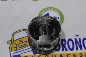 Renault Trafic I Piston avec bielle 7701479102