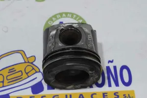 Renault Trafic I Piston avec bielle 7701479102