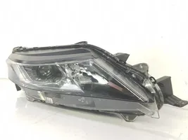 Mitsubishi L200 Lampa przednia 8301D378