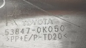 Toyota Hilux (AN10, AN20, AN30) Etupyöräkotelon koristelista 538470K910