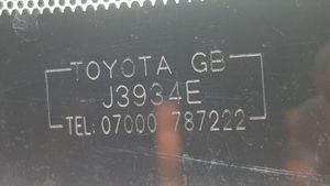 Toyota Land Cruiser (J120) Mažasis "A" galinių durų stiklas 6272060651
