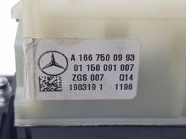 Mercedes-Benz GLA W156 Poignée de coffre hayon arrière A1667500993