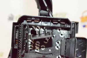 Skoda Fabia Mk1 (6Y) Przełącznik / Przycisk kierownicy 6Q0953513AJ