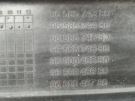 Citroen C4 Grand Picasso Keulan korin osa 9658574380