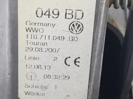 Volkswagen Caddy Lewarek zmiany biegów / górny 1K0711050A