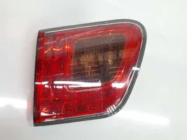 Toyota Avensis T270 Feux arrière sur hayon 8158005110