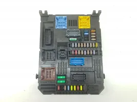 Opel Vivaro Fuse module 9830790580