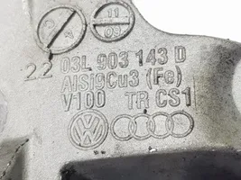 Volkswagen Scirocco Supporto del generatore/alternatore 03L903143D