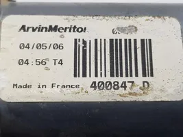 Nissan NP300 Moteur de lève-vitre de porte avant 80731EB300