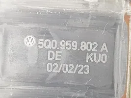 Volkswagen T-Roc Moteur de lève-vitre de porte avant 0130822714