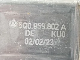 Volkswagen T-Roc Moteur de lève-vitre de porte avant 0130822714