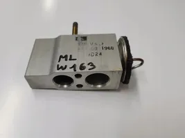 Mercedes-Benz ML W163 Air conditioning (A/C) expansion valve 