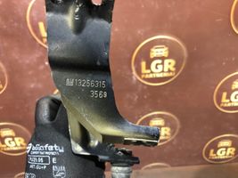 Opel Astra J Supporto di montaggio del parafango 13256315