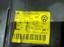 Volkswagen Touran I Lampa przednia 031205201