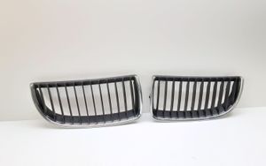 BMW 3 E90 E91 Maskownica / Grill / Atrapa górna chłodnicy 7120007