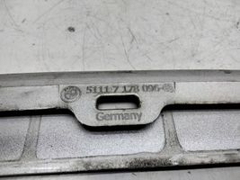 BMW 5 E60 E61 Apdailinė priekinio bamperio juosta 7178096