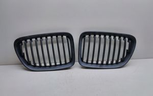 BMW X1 E84 Maskownica / Grill / Atrapa górna chłodnicy 