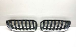 BMW X3 E83 Griglia superiore del radiatore paraurti anteriore 3402910