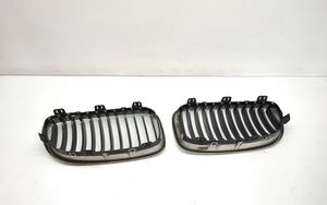 BMW 1 E81 E87 Grille calandre supérieure de pare-chocs avant 7179655