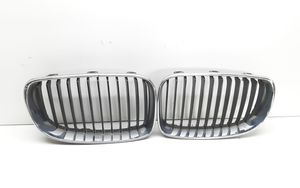 BMW 1 E81 E87 Maskownica / Grill / Atrapa górna chłodnicy 7179656