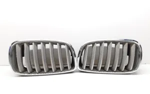 BMW X5 E70 Maskownica / Grill / Atrapa górna chłodnicy 7171396