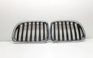 BMW X1 E84 Grille calandre supérieure de pare-chocs avant 2993305