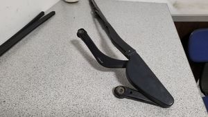 BMW 7 E38 Front wiper blade arm 61618352020