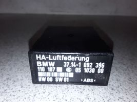 BMW 5 E39 Module de commande suspension pneumatique arrière 37141092396