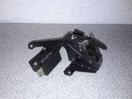 BMW 5 E39 Serrure de vitre de coffre 8238469