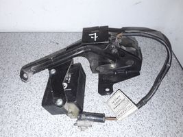 BMW 5 E39 Serrure de vitre de coffre 8238469