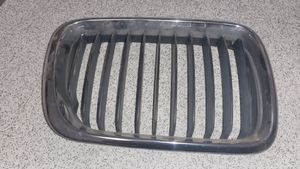 BMW 3 E36 Grille calandre supérieure de pare-chocs avant 51138195094