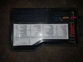 BMW 3 E36 Dangtelis saugiklių dėžės 61131387613