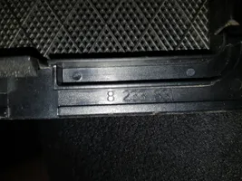 BMW 3 E46 Maskownica głośnika bocznego deski rozdzielczej 8233831