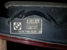 BMW 5 E39 Aizmugurējais lukturis pārsegā 8361674