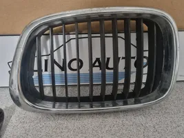 BMW 5 E39 Front grill M0701903