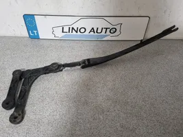 BMW 5 E39 Brazo del limpiaparabrisas delantero 8209880