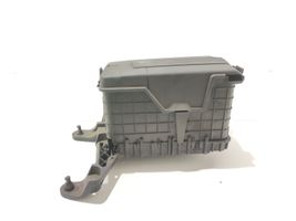 Volkswagen PASSAT B7 Support boîte de batterie 3C0915335