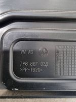 Volkswagen Touareg II Rivestimento pannello laterale del bagagliaio/baule 7P6867038