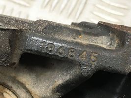 Opel Vivaro Vetoakselin tukilaakerin kiinnike 186845