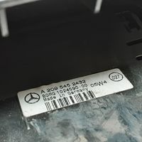 Mercedes-Benz CLK A209 C209 Pysäköintitutkan anturin näyttö (PDC) A2095452432