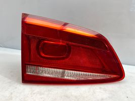 Volkswagen PASSAT B7 Lampy tylnej klapy bagażnika 3AF945093K