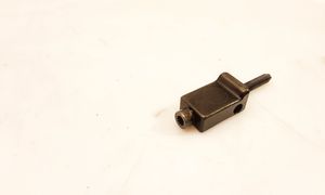 Volkswagen PASSAT B5.5 Fuel Injector clamp holder 